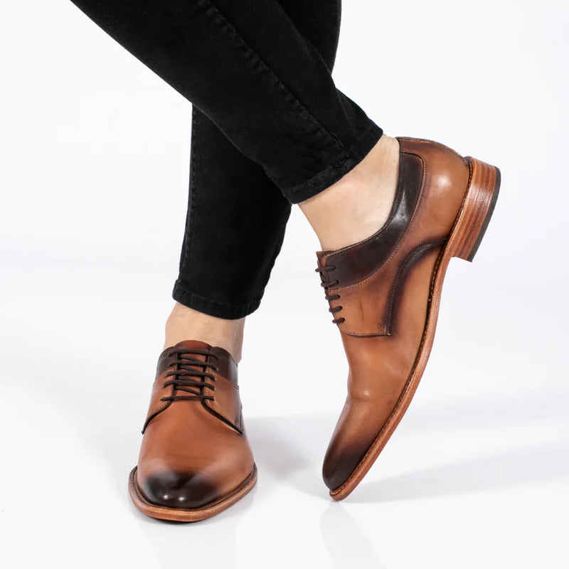 Zapatos de cuero hechos a mano: Artesanía y elegancia en cada paso