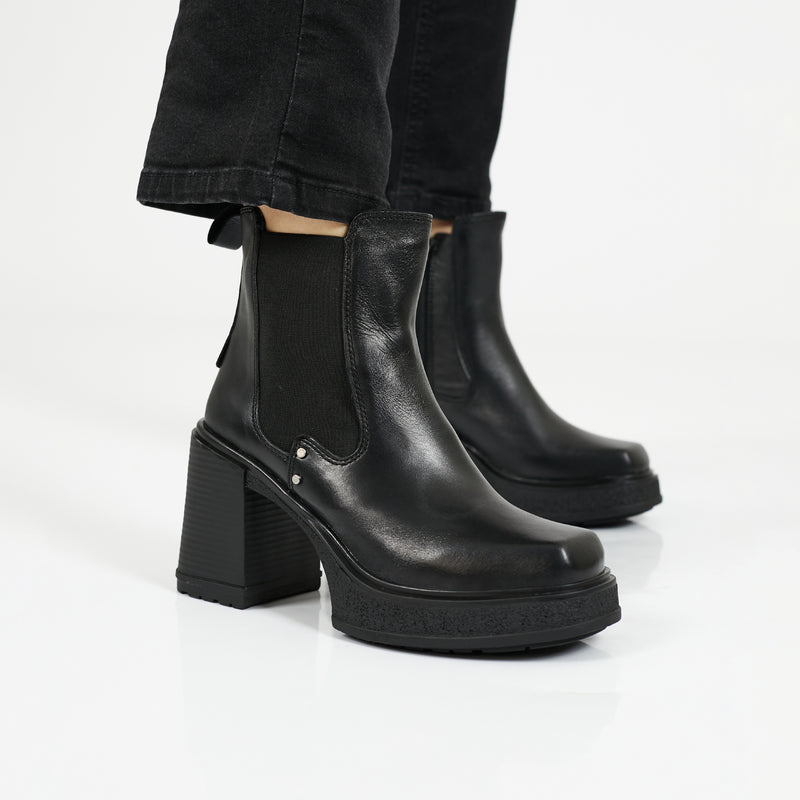 BOTA ARROW NEGRA