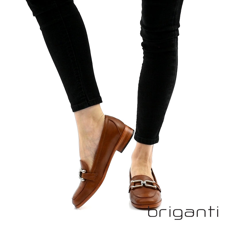 Mocasín Sarita Mujer de Cuero Negro – Briganti - Main Image