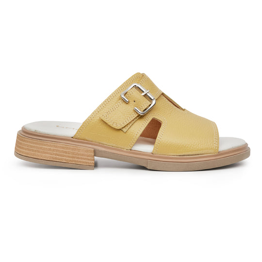 CHINELA BROGO AMARILLA.